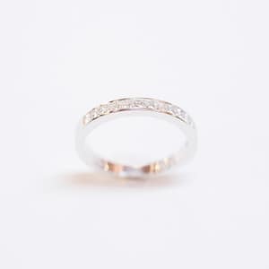 Alliance Suzanne en or blanc 18 carats et diamants taille princesse 0,53ct, pour femme, collection mariage.