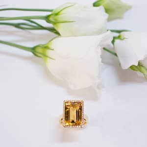 Bague en or 18 carats sertie d’une citrine 12.54cts et diamants 0,2ct, pour femme, collection La Joaillerie.
