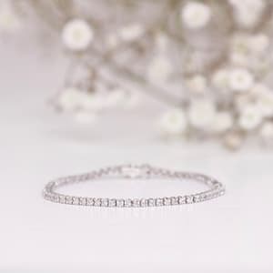 Bracelet Rivière, or blanc 18 carats et diamants taille brillant, 1cts92, longueur 17 cm, pour femme, collection La Joaillerie.