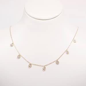 Collier en or jaune 18 carats et 7 diamants taille brillant, 0cts95 , longueur 42 cm, pour femme, collection La Joaillerie.